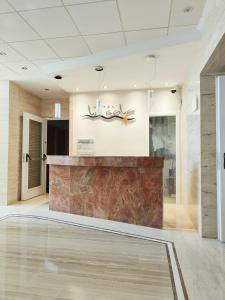 A television and/or entertainment centre at Hotel La Cala Finestrat