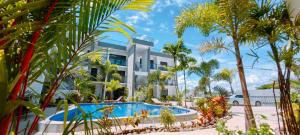 Bazén v ubytování Ocean Breeze Apartment nebo v jeho okolí