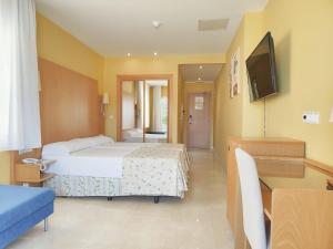 A bed or beds in a room at Hotel La Cala Finestrat