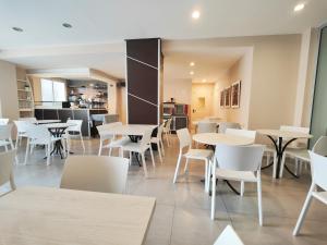 A restaurant or other place to eat at Hotel La Cala Finestrat