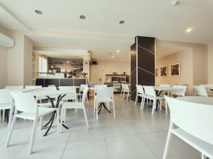 A restaurant or other place to eat at Hotel La Cala Finestrat