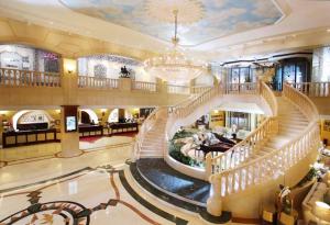 Posezení v ubytování Knight Castle Hotel - Formerly known as Carlton Palace Hotel
