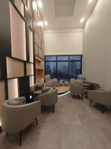 Posezení v ubytování Seaview Urban suites Georgetown @Penang