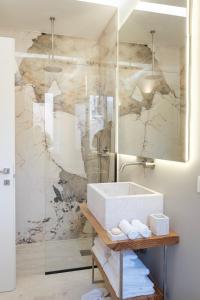 a bathroom with a sink and a shower at La balza di Scilla in Scilla