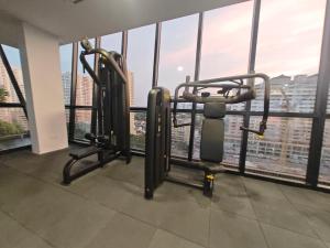 Fitness centrum a/nebo fitness zařízení v ubytování Seaview Urban suites Georgetown @Penang