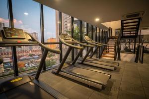 Fitness centrum a/nebo fitness zařízení v ubytování Seaview Urban suites Georgetown @Penang
