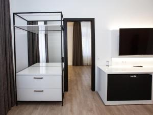 TV a/nebo společenská místnost v ubytování DORMERO Hotel Worms