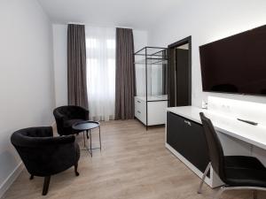 Kuchyň nebo kuchyňský kout v ubytování DORMERO Hotel Worms
