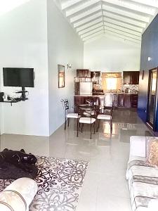 Η κουζίνα ή μικρή κουζίνα στο Villa Oasis Drax Hall