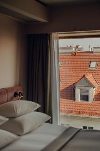 Postel nebo postele na pokoji v ubytování PURO Hotel Poznań Stare Miasto