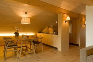 a kitchen and dining room with a table and chairs at Arlberg Lodges in Stuben am Arlberg