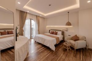 Rúm í herbergi á Jodi Dalat Hotel