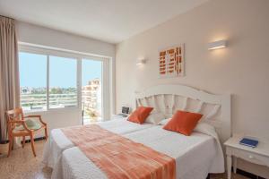 Posteľ alebo postele v izbe v ubytovaní BJ Playamar Hotel & Apartamentos