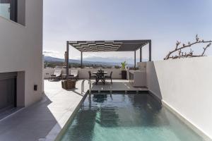 Kolam renang di atau dekat dengan Villa Solaire - With 2 Private Pools & Sauna