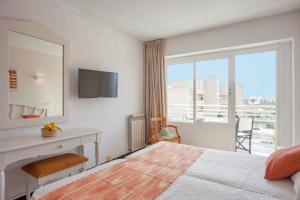 Posteľ alebo postele v izbe v ubytovaní BJ Playamar Hotel & Apartamentos