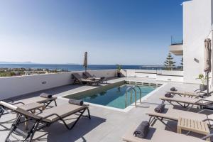 Kolam renang di atau dekat dengan Villa Solaire - With 2 Private Pools & Sauna