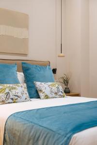 Ένα ή περισσότερα κρεβάτια σε δωμάτιο στο New Hostly Alameda Apartments