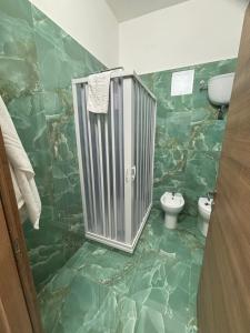 Ένα μπάνιο στο Binario104