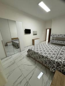 Ένα ή περισσότερα κρεβάτια σε δωμάτιο στο Binario104