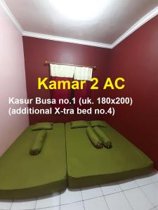 Una cama o camas en una habitación de Homestay Cendana Candi 1 Kudus