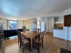 a kitchen and dining room with a table and chairs at Piet in Sérignan