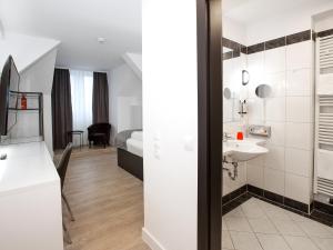 Koupelna v ubytování DORMERO Hotel Worms