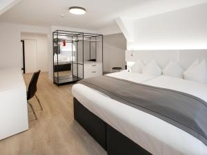 Postel nebo postele na pokoji v ubytování DORMERO Hotel Worms