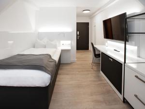 Postel nebo postele na pokoji v ubytování DORMERO Hotel Worms