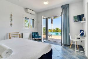 a bedroom with a bed and a view of the pool at Casa la Naranja Boutique B&B in Pedreguer