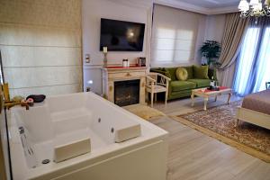 A seating area at Vip Lepanto Castle Suites