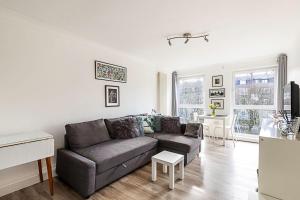 a living room with a couch and a table at Cosy Angel Flat Tube Nearby Stunning Views! in London