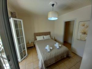 Ένα ή περισσότερα κρεβάτια σε δωμάτιο στο Villa Pythari