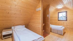 a room with two beds in a wooden cabin at Apartamenty Sun & Snow Nowodworska in Stegna