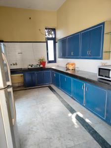 Кухня или мини-кухня в Shantiniketan 4BHK Comfortable Family Stay in Ayodhya
