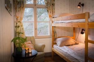 a bedroom with two bunk beds and a window at Pensionat Järnavik in Bräkne-Hoby