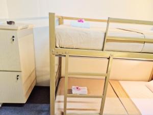 Letto o letti in una camera di Karcof Container Hostel