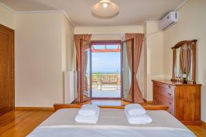 a bedroom with a bed and a window with a view at Utopia Beach Villa in Litherés