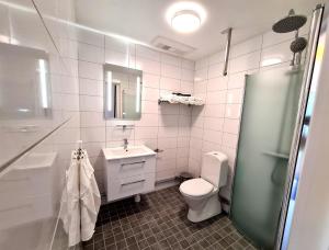 Koupelna v ubytování GEG Hotel + 36 fotografií