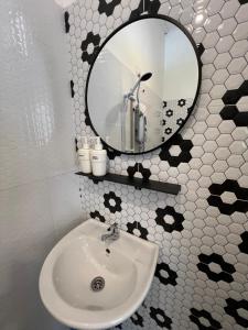 Ένα μπάνιο στο KicauanStudio#2 at Kuala Berang for 2Pax - Free Netflix & Wifi +21 φωτογραφίες