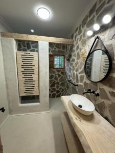 A bathroom at Villa La Solana Rocabella