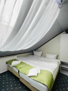 a bed with a canopy in a room at Hotel Kęszyca Leśna in Kęszyca