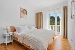 Fotografia z galérie ubytovania Villa Ana with private 50m2 pool, 7 bedrooms, 7 bathrooms, 18 persons max v destinácii Stanići