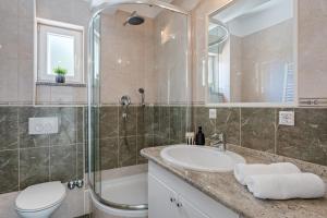 Fotografia z galérie ubytovania Villa Ana with private 50m2 pool, 7 bedrooms, 7 bathrooms, 18 persons max v destinácii Stanići