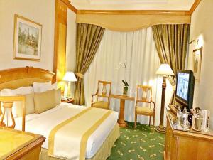Postel nebo postele na pokoji v ubytování Knight Castle Hotel - Formerly known as Carlton Palace Hotel