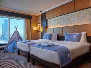 Postel nebo postele na pokoji v ubytování Hilton Baku