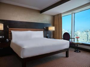 Postel nebo postele na pokoji v ubytování Hilton Baku