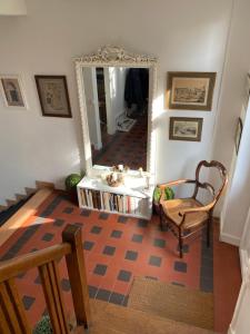 a hallway with a mirror and a chair in a room at AQUARELLE in Avranches