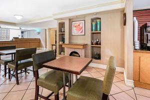 a kitchen and dining room with a table and chairs at La Quinta Inn by Wyndham Amarillo Mid-City in Amarillo