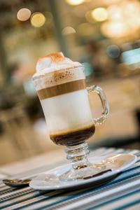 Kemudahan buat kopi dan teh di Dann Carlton Quito