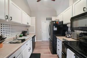 Fotografie z fotogalerie ubytování Cozy Bungalow in Provo for 4 Guests v destinaci Provo